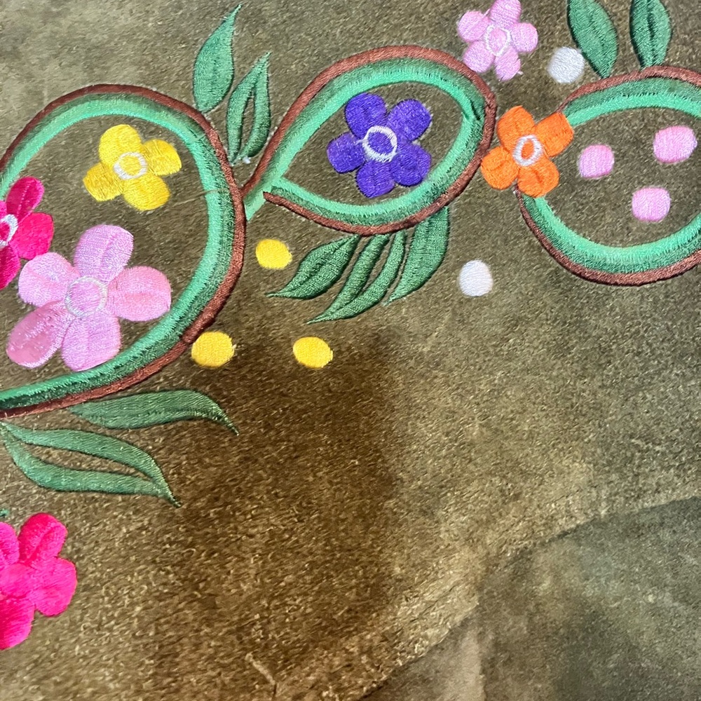 Vintage Sears & Roebuck olive green poncho with beautiful embroidered flowers - Picture 5 of 5